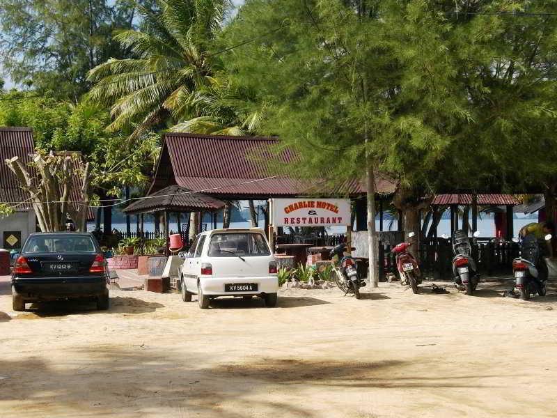 Charlie Motel & Restaurant Pantai Cenang  Exterior foto