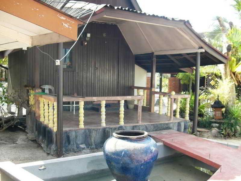 Charlie Motel & Restaurant Pantai Cenang  Exterior foto